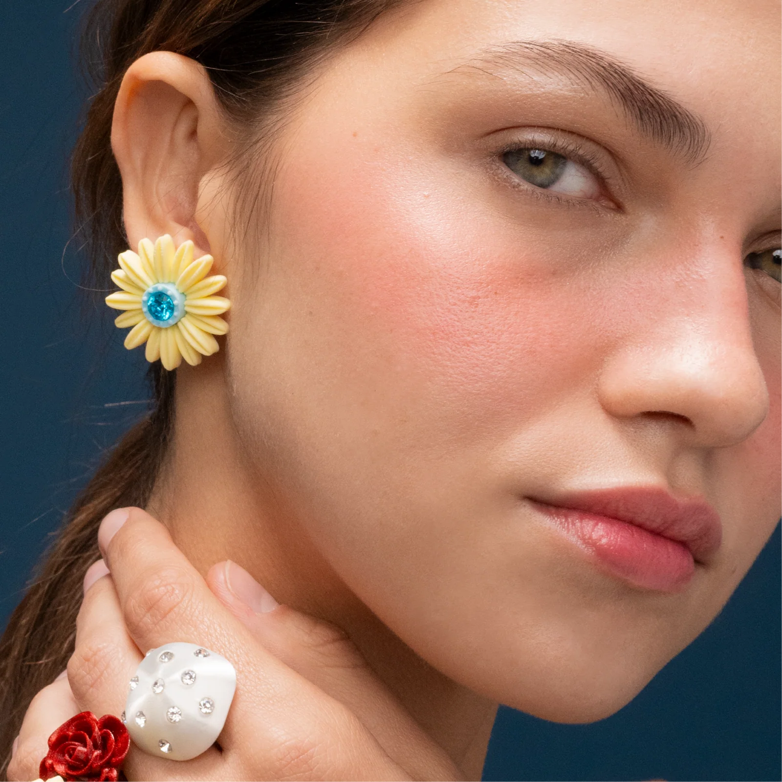 Medium Daisy Studs